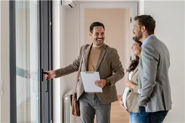 Zu Blogartikel 'Karriere in der Immobilienbranche: Vom Quereinstieg bis zur Selbstständigkeit | WIFI Blog' wechseln