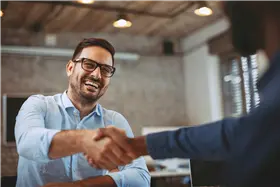 Erfolgreiche On- und  Offboarding-Strategien für  Führungskräfte 